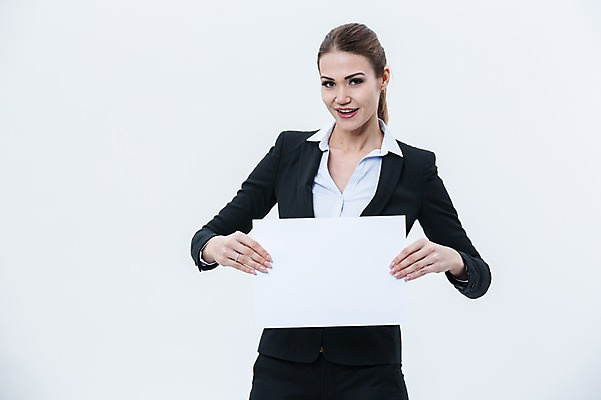 포토 JPG 스튜디오촬영 서양인 외국인 배너 여자 사각프레임 광고판 알림판 실내 한명 서기 웃음 들기 정장 상반신 20대 성인 앞모습 비즈니스우먼 성인여자한명만 국내포토 1 옷 뷰포인트 비즈니스 모션 프레임 표정 사람 인종 청년 내부 사각형 직장인 판 여자한명만 성인여자만 파일형식