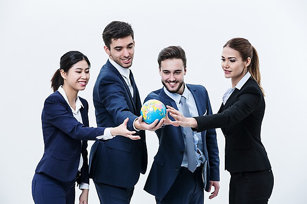 포토 JPG 스튜디오촬영 서양인 외국인 여자 남자 협력 실내 서기 웃음 들기 동양인 정장 여러명 상반신 20대 성인 앞모습 옆모습 지구본 글로벌비즈니스 비즈니스맨 비즈니스우먼 동료 국내포토 옷 뷰포인트 다수 비즈니스 관계 모션 표정 사람 인종 청년 내부 글로벌 직장인 파일형식