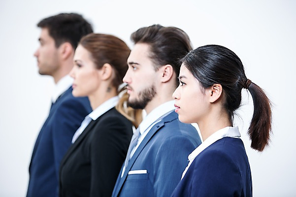 포토 JPG 스튜디오촬영 서양인 외국인 여자 남자 실내 서기 동양인 정장 여러명 상반신 20대 성인 옆모습 아웃포커스 비즈니스맨 비즈니스우먼 동료 국내포토 옷 뷰포인트 다수 비즈니스 관계 모션 촬영기법 사람 인종 청년 내부 직장인 파일형식