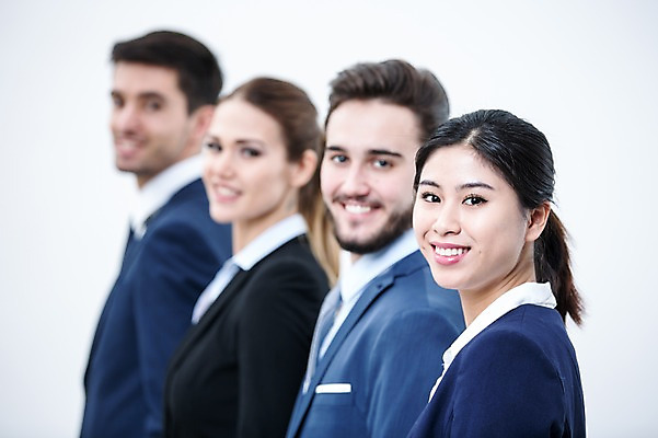 포토 JPG 스튜디오촬영 서양인 외국인 여자 남자 실내 서기 웃음 동양인 정장 여러명 상반신 20대 성인 옆모습 아웃포커스 비즈니스맨 비즈니스우먼 동료 국내포토 옷 뷰포인트 다수 비즈니스 관계 모션 촬영기법 표정 사람 인종 청년 내부 직장인 파일형식