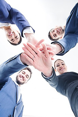 포토 JPG 스튜디오촬영 서양인 외국인 여자 남자 로우앵글 협력 실내 서기 웃음 동양인 정장 여러명 상반신 20대 성인 앞모습 파이팅 비즈니스맨 비즈니스우먼 동료 손모으기 국내포토 옷 뷰포인트 다수 비즈니스 관계 모션 표정 사람 인종 손짓 청년 내부 직장인 파일형식