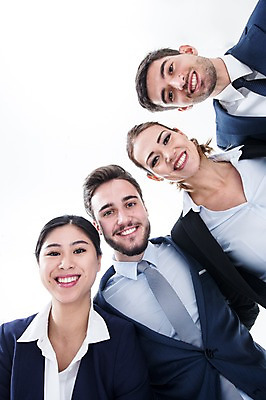 포토 JPG 스튜디오촬영 서양인 외국인 여자 남자 로우앵글 어깨동무 협력 실내 서기 웃음 동양인 정장 여러명 상반신 20대 성인 앞모습 비즈니스맨 비즈니스우먼 동료 국내포토 옷 뷰포인트 포즈 다수 비즈니스 관계 모션 표정 사람 인종 청년 내부 직장인 파일형식