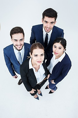 포토 JPG 스튜디오촬영 전신 서양인 외국인 여자 남자 실내 서기 웃음 동양인 정장 여러명 20대 성인 앞모습 하이앵글 올려보기 비즈니스맨 비즈니스우먼 동료 성인만 국내포토 옷 뷰포인트 다수 비즈니스 관계 모션 표정 사람 인종 청년 내부 직장인 파일형식