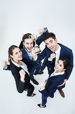 포토 JPG 스튜디오촬영 전신 서양인 외국인 여자 남자 협력 실내 서기 웃음 동양인 정장 여러명 20대 성인 하이앵글 파이팅 올려보기 비즈니스맨 비즈니스우먼 트로피 동료 성인만 국내포토 옷 뷰포인트 다수 비즈니스 관계 모션 표정 사람 인종 청년 내부 직장인 상_우승 파일형식