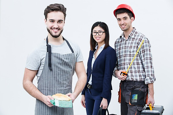 포토 JPG 스튜디오촬영 서양인 외국인 여자 남자 안경 빵 서류가방 실내 줄자 서기 웃음 상반신 20대 성인 앞모습 세명 앞치마 비즈니스우먼 안전모 공구함 정비공 제빵사 성인만 국내포토 직업 잡화 음식 뷰포인트 가방 비즈니스 모션 표정 자 사람 인종 청년 내부 공구 직장인 기술자 헬멧 안전장비 파일형식