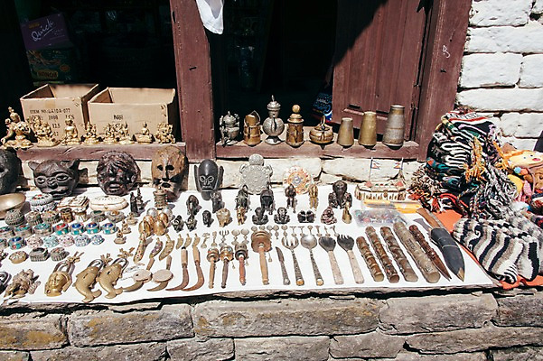 포토 JPG 주간 해외풍경 자연 양말 털모자 풍경 사람없음 야외 기념품 네팔 기념품가게 안나푸르나 국내포토 자연요소 모자_잡화 해외 아시아 산 상점 오브젝트 생태계 파일형식