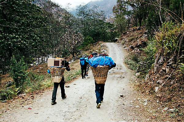 포토 JPG 주간 전신 나무 해외풍경 남자 배낭 자연 풍경 여러명 성인 야외 뒷모습 걷기 트래킹 짐 네팔 안나푸르나 국내포토 자연요소 식물 해외 아시아 뷰포인트 다수 가방 모션 레저 산 사람 생태계 파일형식