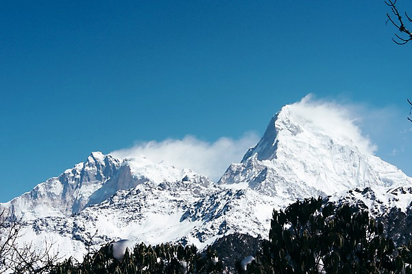 포토 JPG 주간 해외풍경 자연 하늘 산 풍경 사람없음 야외 눈 만년설 네팔 히말라야 안나푸르나 흩날리기 국내포토 자연요소 해외 아시아 모션 날씨 생태계 파일형식 산맥