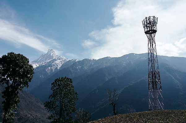 포토 JPG 주간 나무 구름 해외풍경 자연 하늘 산 풍경 사람없음 야외 눈 만년설 네팔 히말라야 안나푸르나 국내포토 자연요소 식물 해외 아시아 날씨 생태계 파일형식 산맥