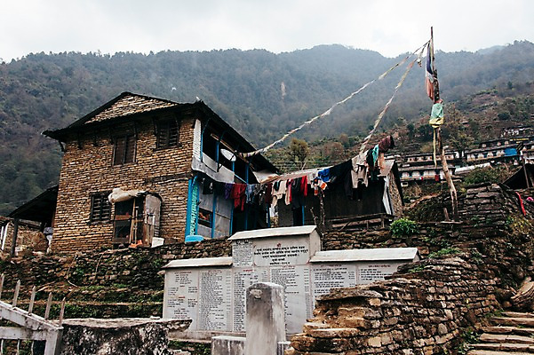 포토 JPG 주간 해외풍경 자연 주택 풍경 사람없음 야외 빨래 네팔 안나푸르나 국내포토 자연요소 해외 아시아 가사 산 건물 생태계 파일형식