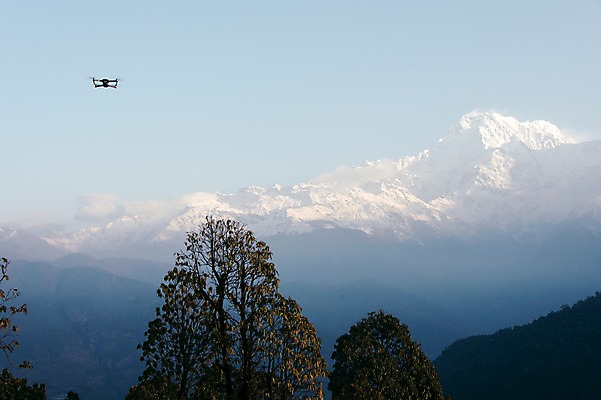 포토 JPG 주간 나무 해외풍경 자연 산 풍경 사람없음 야외 눈 만년설 네팔 드론 히말라야 안나푸르나 국내포토 자연요소 식물 해외 아시아 날씨 생태계 파일형식 산맥
