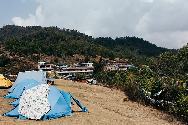 포토 JPG 주간 나무 구름 해외풍경 자연 산 텐트 풍경 사람없음 야외 네팔 안나푸르나 국내포토 자연요소 식물 해외 아시아 캠핑도구 생태계 파일형식