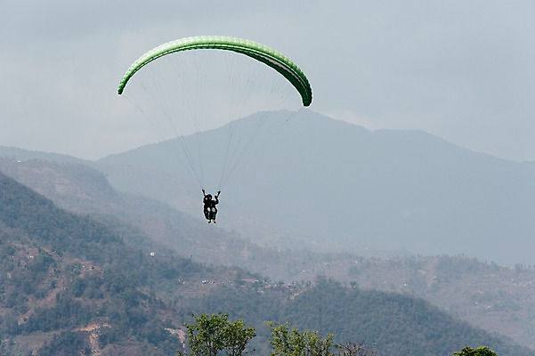 포토 JPG 주간 해외풍경 자연 산 한명 풍경 야외 낙하산 네팔 패러글라이딩 안나푸르나 국내포토 자연요소 1 해외 아시아 스포츠 사람 생태계 파일형식