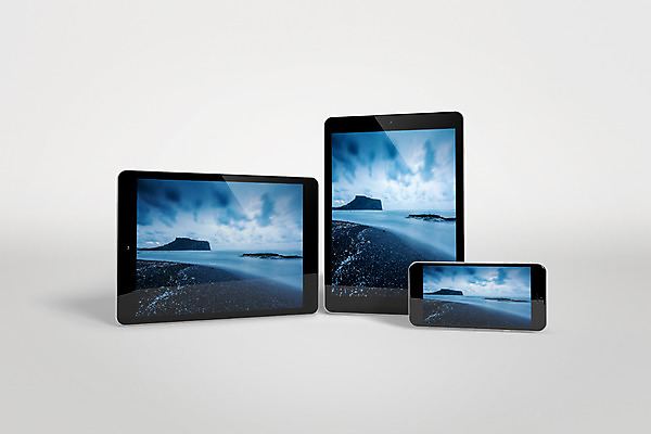 PSD 편집 편집이미지 사람없음 스마트폰 스마트기기 태블릿 3D 스크린 웹 세개 스마트 디지털합성 목업 편집3D 컨셉 인터넷 3 전자제품 핸드폰 파일형식