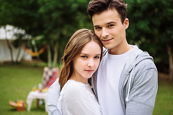 포토 JPG 주간 서양인 나무 커플 공원 여자 남자 여행 데이트 안기 파타야 태국 자연 텐트 서기 미소 초원 상반신 20대 성인 야외 두명 옆모습 아웃포커스 캠핑 숲 즐거움 성인만 국내포토 자연요소 외국인 식물 공공시설 감정 아시아 뷰포인트 관계 모션 레저 촬영기법 표정 캠핑도구 사람 청년 생태계 파일형식