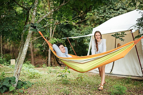 포토 JPG 주간 전신 서양인 나무 커플 공원 여자 남자 여행 데이트 파타야 태국 자연 텐트 서기 미소 상반신 20대 성인 야외 두명 앞모습 옆모습 아웃포커스 눕기 캠핑 숲 해먹 성인만 국내포토 자연요소 외국인 식물 공공시설 아시아 뷰포인트 관계 모션 레저 촬영기법 표정 캠핑도구 사람 청년 침대 생태계 파일형식