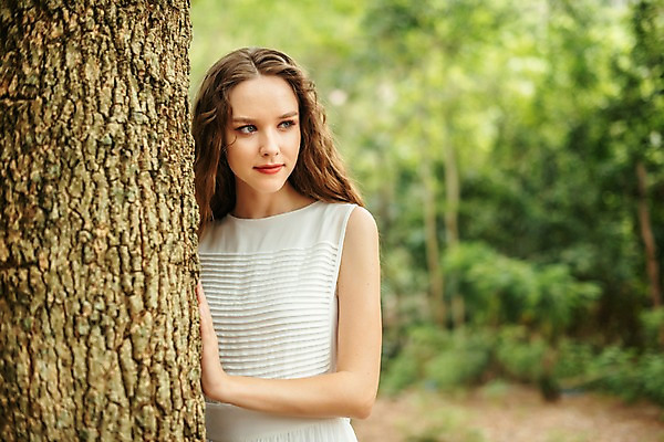 포토 JPG 주간 서양인 나무 응시 공원 여자 파타야 태국 자연 한명 서기 상반신 20대 성인 야외 앞모습 아웃포커스 뷰티 기댐 숲 삼림욕 의료성형뷰티 성인여자한명만 국내포토 자연요소 외국인 식물 1 시선 공공시설 아시아 뷰포인트 모션 촬영기법 사람 청년 생태계 여자한명만 성인여자만 파일형식