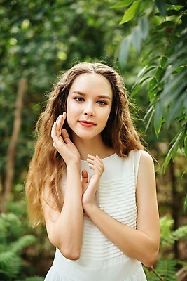 포토 JPG 주간 서양인 나무 공원 여자 파타야 태국 자연 한명 서기 미소 손짓 상반신 20대 성인 야외 앞모습 아웃포커스 뷰티 숲 삼림욕 의료성형뷰티 성인여자한명만 국내포토 자연요소 외국인 식물 1 공공시설 아시아 뷰포인트 모션 촬영기법 표정 사람 청년 생태계 여자한명만 성인여자만 파일형식