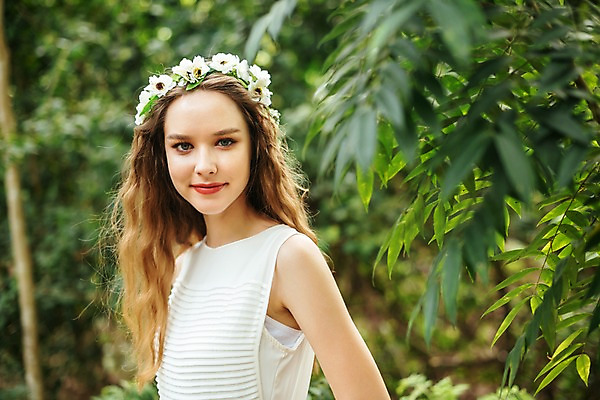 포토 JPG 주간 서양인 나무 공원 여자 파타야 태국 자연 한명 서기 미소 상반신 20대 성인 야외 옆모습 아웃포커스 뷰티 화관 숲 삼림욕 의료성형뷰티 성인여자한명만 국내포토 자연요소 외국인 식물 1 공공시설 꽃 아시아 뷰포인트 모션 촬영기법 표정 사람 청년 생태계 여자한명만 성인여자만 파일형식