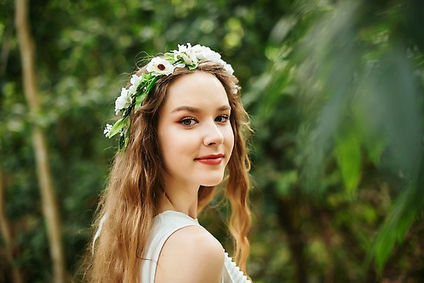 포토 JPG 주간 서양인 나무 공원 여자 파타야 태국 자연 한명 서기 미소 상반신 20대 성인 야외 옆모습 아웃포커스 뷰티 화관 숲 삼림욕 의료성형뷰티 성인여자한명만 국내포토 자연요소 외국인 식물 1 공공시설 꽃 아시아 뷰포인트 모션 촬영기법 표정 사람 청년 생태계 여자한명만 성인여자만 파일형식