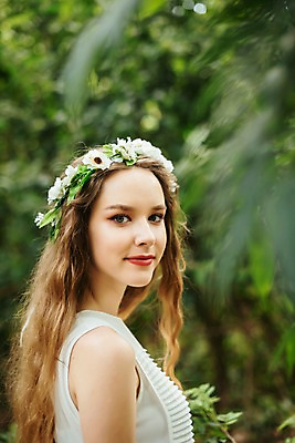 포토 JPG 주간 서양인 나무 공원 여자 파타야 태국 자연 한명 서기 미소 상반신 20대 성인 야외 옆모습 아웃포커스 뷰티 화관 숲 삼림욕 의료성형뷰티 성인여자한명만 국내포토 자연요소 외국인 식물 1 공공시설 꽃 아시아 뷰포인트 모션 촬영기법 표정 사람 청년 생태계 여자한명만 성인여자만 파일형식