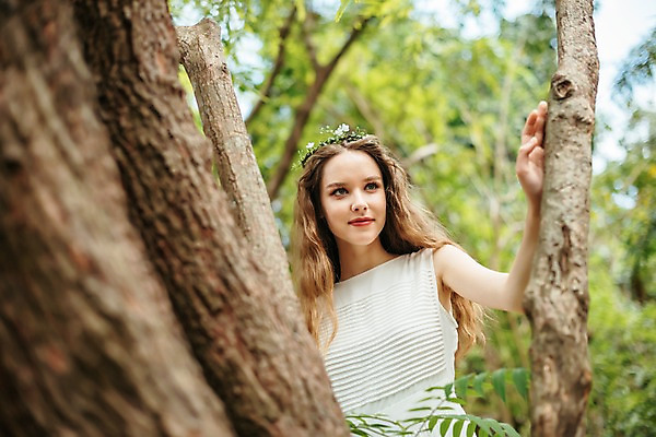 포토 JPG 주간 서양인 나무 응시 공원 여자 파타야 태국 자연 한명 서기 미소 상반신 20대 성인 야외 앞모습 아웃포커스 뷰티 화관 숲 삼림욕 의료성형뷰티 성인여자한명만 국내포토 자연요소 외국인 식물 1 시선 공공시설 꽃 아시아 뷰포인트 모션 촬영기법 표정 사람 청년 생태계 여자한명만 성인여자만 파일형식