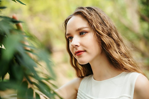 포토 JPG 주간 서양인 나무 응시 공원 여자 파타야 태국 자연 나뭇잎 한명 서기 미소 상반신 20대 성인 야외 옆모습 아웃포커스 뷰티 만지기 숲 삼림욕 의료성형뷰티 성인여자한명만 국내포토 자연요소 외국인 식물 1 시선 공공시설 아시아 뷰포인트 잎 모션 촬영기법 표정 사람 청년 생태계 여자한명만 성인여자만 파일형식