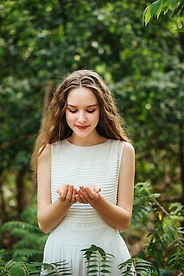 포토 JPG 주간 서양인 나무 응시 공원 여자 파타야 태국 자연 한명 서기 들기 상반신 20대 성인 야외 앞모습 아웃포커스 뷰티 숲 삼림욕 의료성형뷰티 성인여자한명만 국내포토 자연요소 외국인 식물 1 시선 공공시설 아시아 뷰포인트 모션 촬영기법 사람 청년 생태계 여자한명만 성인여자만 파일형식