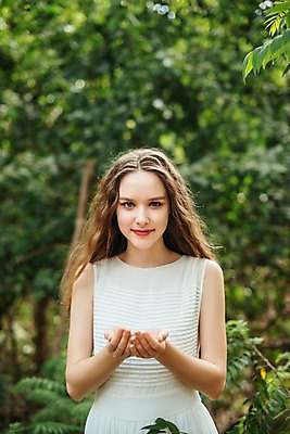 포토 JPG 주간 서양인 나무 공원 여자 파타야 태국 자연 한명 서기 미소 들기 상반신 20대 성인 야외 앞모습 아웃포커스 뷰티 숲 삼림욕 의료성형뷰티 성인여자한명만 국내포토 자연요소 외국인 식물 1 공공시설 아시아 뷰포인트 모션 촬영기법 표정 사람 청년 생태계 여자한명만 성인여자만 파일형식