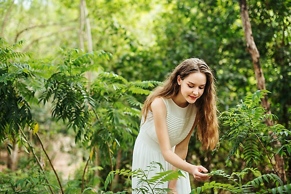 포토 JPG 주간 서양인 나무 응시 공원 여자 파타야 태국 자연 나뭇잎 한명 서기 미소 상반신 20대 성인 야외 앞모습 아웃포커스 뷰티 만지기 숲 삼림욕 의료성형뷰티 성인여자한명만 국내포토 자연요소 외국인 식물 1 시선 공공시설 아시아 뷰포인트 잎 모션 촬영기법 표정 사람 청년 생태계 여자한명만 성인여자만 파일형식