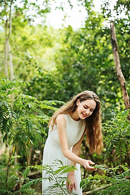 포토 JPG 주간 서양인 나무 응시 공원 여자 파타야 태국 자연 나뭇잎 한명 서기 미소 상반신 20대 성인 야외 앞모습 아웃포커스 뷰티 만지기 숲 삼림욕 의료성형뷰티 성인여자한명만 국내포토 자연요소 외국인 식물 1 시선 공공시설 아시아 뷰포인트 잎 모션 촬영기법 표정 사람 청년 생태계 여자한명만 성인여자만 파일형식