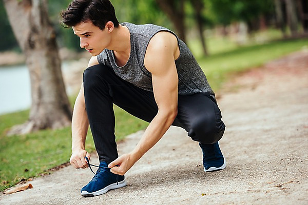 포토 JPG 주간 전신 서양인 나무 응시 공원 남자 길 스포츠 파타야 태국 건강 한명 앉기 20대 성인 야외 앞모습 아웃포커스 운동복 운동 스트레칭 신발끈 신발끈묶기 성인남자한명만 국내포토 자연요소 외국인 식물 1 시선 옷 공공시설 아시아 뷰포인트 모션 촬영기법 사람 청년 묶기 남자한명만 성인남자만 파일형식