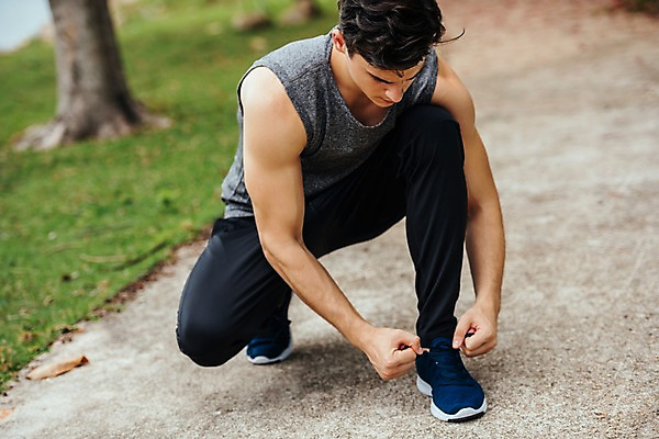 포토 JPG 주간 전신 서양인 나무 응시 공원 남자 길 스포츠 파타야 태국 건강 한명 앉기 20대 성인 야외 앞모습 아웃포커스 운동복 운동 스트레칭 신발끈 신발끈묶기 성인남자한명만 국내포토 자연요소 외국인 식물 1 시선 옷 공공시설 아시아 뷰포인트 모션 촬영기법 사람 청년 묶기 남자한명만 성인남자만 파일형식