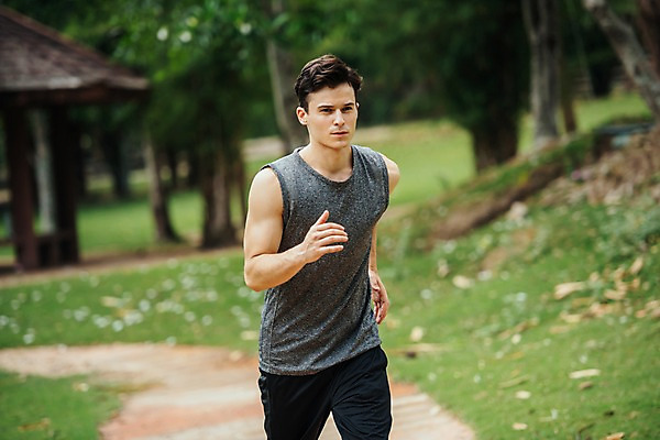 포토 JPG 주간 서양인 나무 응시 공원 남자 길 스포츠 파타야 태국 건강 한명 상반신 20대 성인 야외 앞모습 아웃포커스 운동복 달리기 조깅 운동 성인남자한명만 국내포토 자연요소 외국인 식물 1 시선 옷 공공시설 아시아 뷰포인트 모션 촬영기법 사람 청년 남자한명만 성인남자만 파일형식