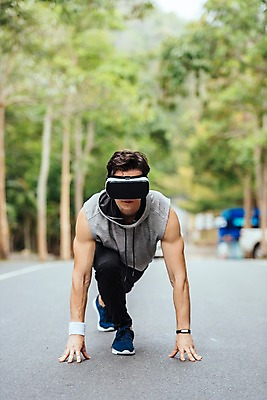 포토 JPG 주간 서양인 나무 공원 남자 길 스포츠 파타야 태국 건강 한명 앉기 상반신 20대 성인 야외 앞모습 아웃포커스 운동복 운동 스트레칭 준비자세 출발자세 가상현실 성인남자한명만 오큘러스 VR기기 국내포토 자연요소 외국인 식물 1 옷 공공시설 아시아 뷰포인트 포즈 모션 촬영기법 사람 청년 기계 준비 남자한명만 성인남자만 파일형식