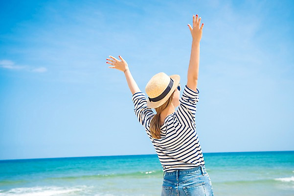 포토 JPG 주간 여자 행복 여유 바다 휴가 휴식 한명 서기 풍경 상반신 20대 성인 야외 일상 옆모습 여름 손들기 여름풍경 한국인 즐거움 성인여자한명만 국내포토 자연요소 1 계절 감정 뷰포인트 컨셉 모션 사람 동양인 청년 라이프 여자한명만 성인여자만 파일형식 여름_계절