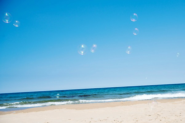 포토 JPG 주간 모래 바다 휴가 휴식 풍경 사람없음 야외 여름 모래사장 평화 여름풍경 비눗방울 국내포토 자연요소 계절 컨셉 파일형식 여름_계절