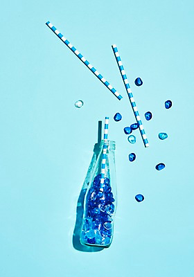 포토 JPG 스튜디오촬영 하늘색 유리병 실내 빨대 사람없음 여름 파란색 여름휴가 바캉스 클래식블루 트렌드컬러 국내포토 계절 컬러 병_용기 휴가 내부 파일형식 트랜드컬러 여름_계절