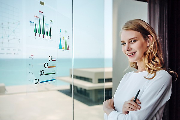 포토 JPG 서양인 여자 회사 창문 태국 그래프 실내 한명 서기 미소 들기 상반신 20대 성인 옆모습 아웃포커스 비즈니스라이프 펜 팔짱 자료 직장인 비즈니스우먼 성인여자한명만 국내포토 외국인 직업 1 라이프스타일 아시아 뷰포인트 비즈니스 모션 촬영기법 표정 사람 청년 내부 필기구 여자한명만 성인여자만 파일형식