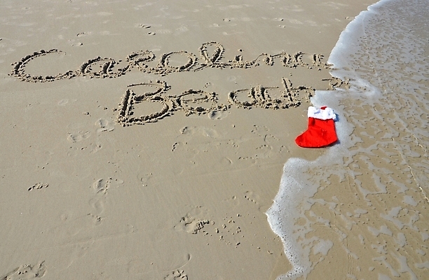 포토 JPG 해외이미지 모래 파도 바다 여행 크리스마스 휴가 사람없음 빨간색 물 산타클로스 해외202004 해외포토 자연요소 기념일 컬러 파일형식 이미지허브