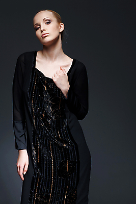 포토 JPG 해외이미지 백인 모델 여자 포즈 한명 사람 성인 유행 검은색 수확 화려 클래식 고급 우아함 저녁 신비 시원함 유혹 비밀 만족 복고 옷입기 개성 픽업 스타일 완전 해외202004 해외포토 서양인 1 감정 컬러 컨셉 농업 모션 야간 파일형식 이미지허브