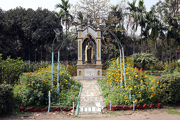 포토 JPG 해외이미지 아시아 기독교 종교 엄마 주택 사랑 사람없음 교회 평화 믿음 기도 영혼 역사 성자 축복 신성 언니 복음 수녀원 숭배 신앙심 옛날 자선단체 해외202004 해외포토 감정 나라 컨셉 가족 종교건축 건물 그룹 자매 자선 파일형식 이미지허브