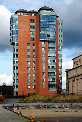 포토 JPG 해외이미지 외관 선 벽 돈 건축양식 창문 벽돌 아파트 주택 돌담 노르웨이 사람없음 건물 빨간색 금융 파란색 갈색 탑 항구 발코니 도시 수집 서식 투자 보험 해외202004 해외포토 건축물 건축 유럽 컬러 비즈니스 교통시설 경제 담장 돌_바위 재산 파일형식 이미지허브