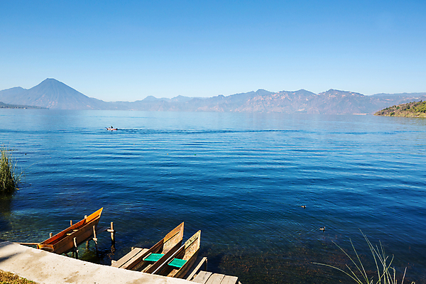 포토 JPG 해외이미지 호수 여행 백그라운드 자연 하늘 아침 휴가 산 파노라마 풍경 사람없음 물 파란색 빛 반사 평화 마을 미국 침묵 만 화산 장면 분화구 산악지대 과테말라 웅장함 해외202004 해외포토 주간 자연요소 컬러 컨셉 북아메리카 촬영기법 소리 중앙아메리카 생태계 파일형식 이미지허브