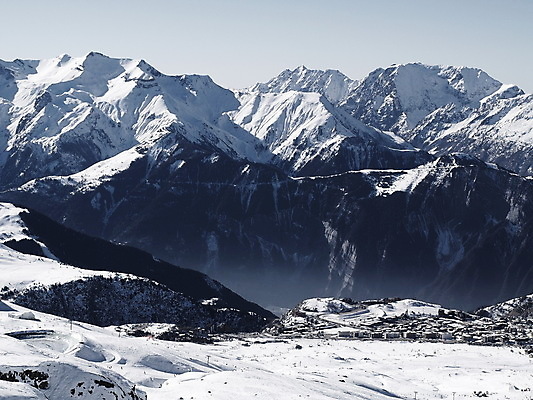 포토 JPG 해외이미지 계절 유럽 길 스포츠 여행 백그라운드 겨울 자연 하늘 휴가 스키 산 풍경 경사 사람없음 야외 파란색 햇빛 냉동 얼음 추위 흰색 정상 땅 언덕 빙하 서리 알프스 절정 눈내림 해외202004 해외포토 자연요소 나라 컬러 겨울스포츠 눈_날씨 태양 생태계 파일형식 이미지허브