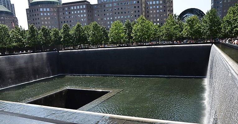 포토 JPG 해외이미지 공원 사람없음 야외 물 평화 폭포 흐름 도시 9월 뉴욕 기념물 천연기념물 해외202004 해외포토 자연요소 공공시설 컨셉 자연 미국 날짜 파일형식 이미지허브