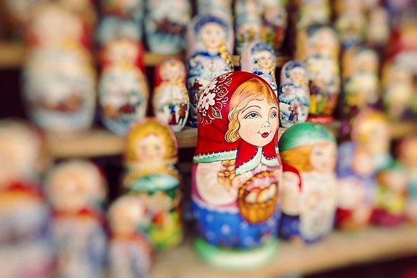 포토 JPG 해외이미지 전통 디자인 여자 미술 서기 사람없음 목재 빨간색 컬러풀 장난감 세일 페인트 선택 군중 수집 호기심 러시아 기념품 꼭두각시 수공예품 수집가 전용 핸드메이드 스타일 해외202004 해외포토 나무 직업 감정 유럽 컬러 컨셉 재료 모션 문화예술 사람 오브젝트 공예품 파일형식 이미지허브