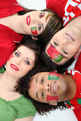 포토 JPG 해외이미지 백인 커플 여자 스포츠 백그라운드 공 미소 사람 여러명 옆모습 컵 빨간색 쌓기 축구 경쟁 경기장 흰색 표현 부채 4 우아함 포르투갈 격려 대회 애국심 전국 해외202004 해외포토 서양인 식기 감정 유럽 뷰포인트 컬러 다수 컨셉 스포츠시설 관계 모션 표정 숫자 구기 파일형식 이미지허브