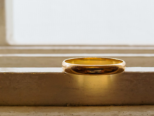 포토 JPG 해외이미지 커플 행복 결혼 백그라운드 결혼식 발렌타인데이 사랑 사람없음 빛 반사 노란색 유행 금속 흰색 축하 반지 악단 원형 황금 고급 보석 심볼 해외202004 해외포토 도형 감정 음악 컬러 컨셉 장신구 관계 데이이벤트 재질 이벤트 광석 파일형식 이미지허브