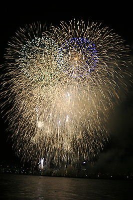 포토 JPG 해외이미지 하늘 불 휴가 불꽃 새해 기념 서울 한국 불꽃놀이 사람없음 빛 강 반사 파티 축제 축하 업무 야간 폭발 파열 해외202004 해외포토 자연요소 아시아 컨셉 놀이 이벤트 작업 파일형식 이미지허브